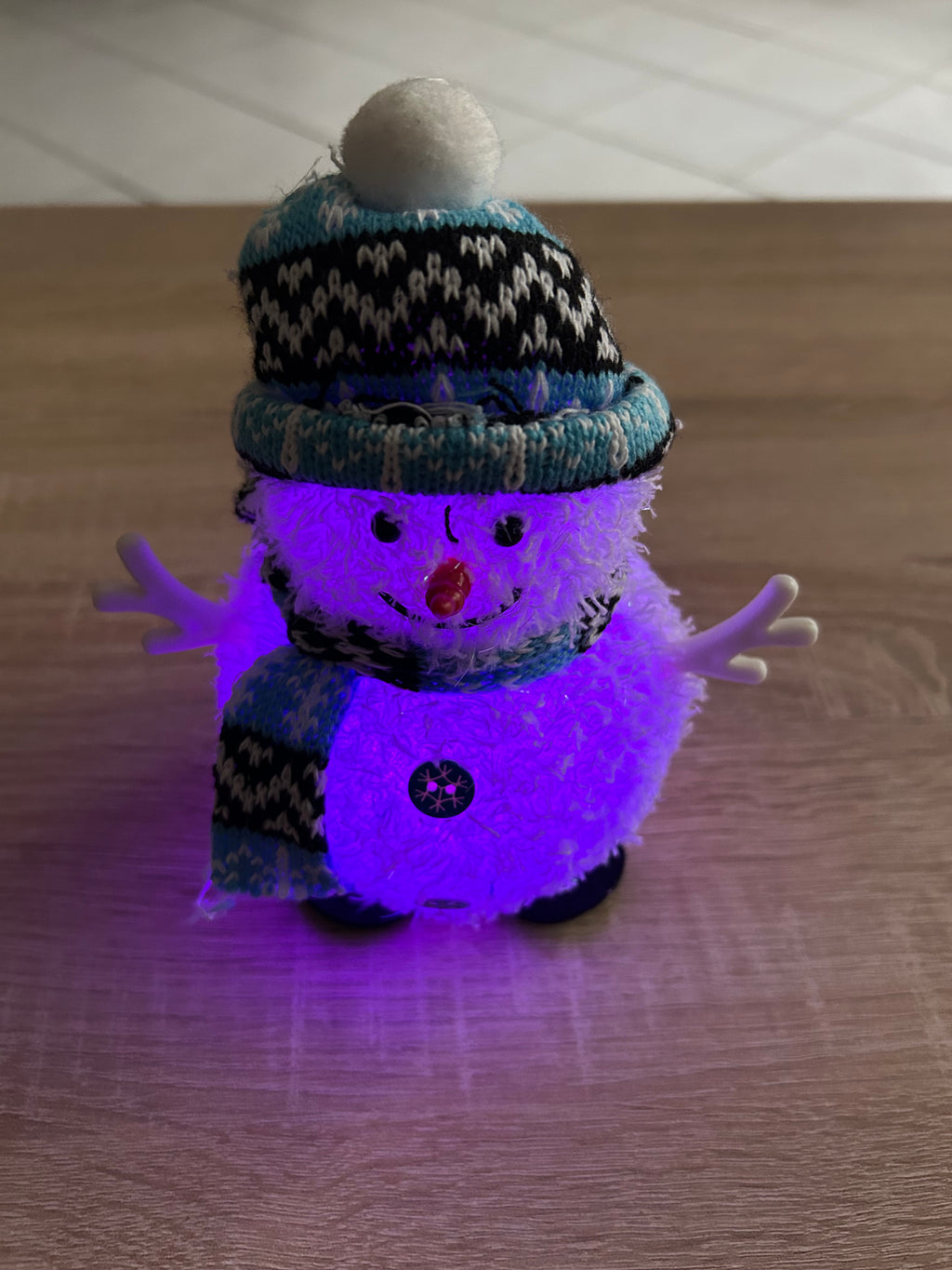 LED Schneemann Deko bunt leuchtend mit Mütze NEU