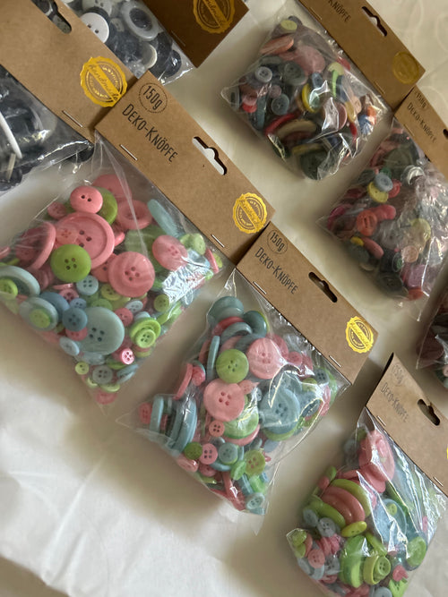 15 Packungen Deko-Knöpfe a 150g Set